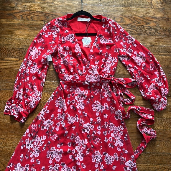NWT Fame & Partners Evelyn floral wrap dress - Picture 5 of 13